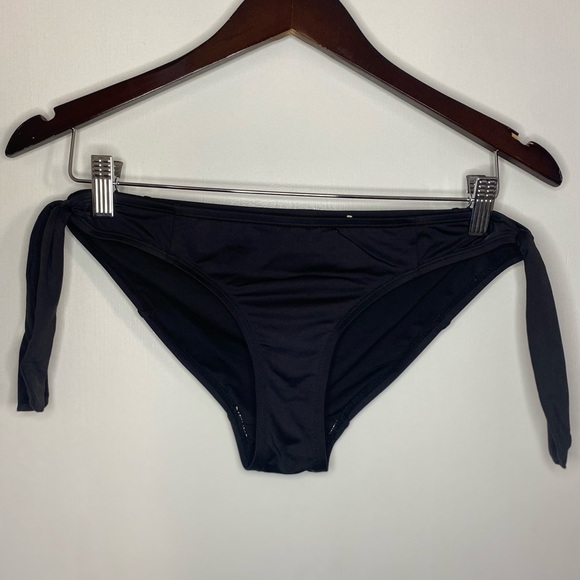 Black Bikini - Picture 10 of 10